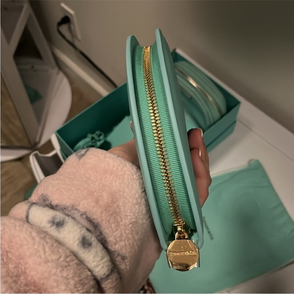 π€© 2 Tiffany & Co Half Moon Wallets π€© - Picture 3 of 14